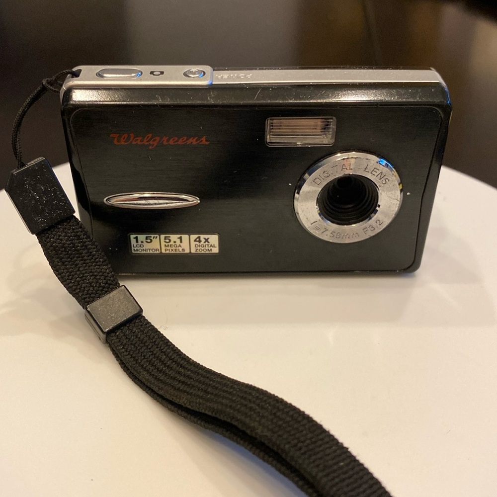 Walgreens 5.1MP 4x Zoom Takes Up To 50 Photos Indoor Outdoor